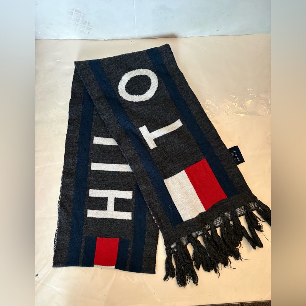 Timmy Hilfiger navy scarf